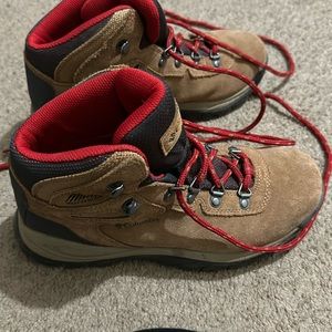 Columbia hiking shoes